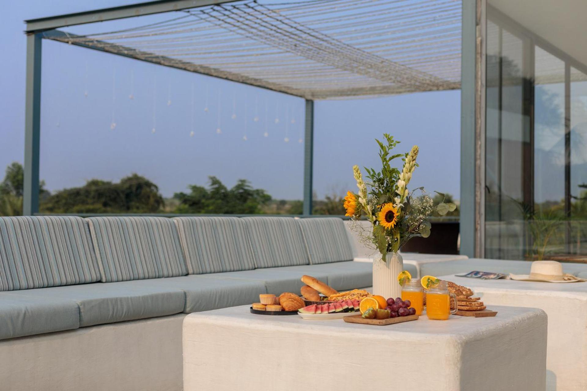 Open House By Stayvista - Nestled In Nature, Featuring A Swimming Pool & Expansive Lawn For A Serene Retreat Shikrapur Exterior foto